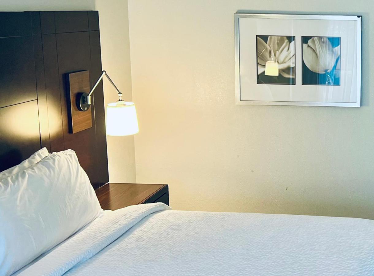 Holiday Inn Virginia Beach - Norfolk By Ihg Εξωτερικό φωτογραφία
